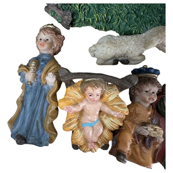 Silvestri Wonders of Christmas Vintage Nativity Set 10 Pieces - Picture 4 of 7